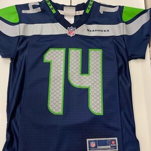 DK Metcalf Seattle Seahawks, NFL youth football jersey size small.